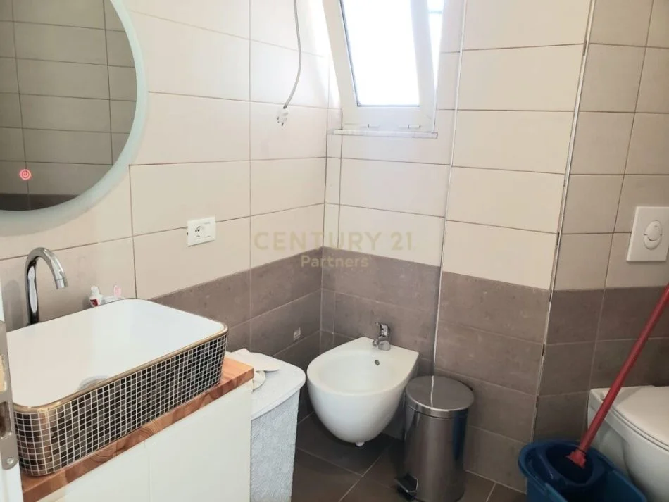 Tirane, shitet apartament 2+1+Ballkon Kati 6, 116 m² 115.000 € (Fresk, Rruga "Muhamet Deliu", stacioni parafundit i Porcelanit.)