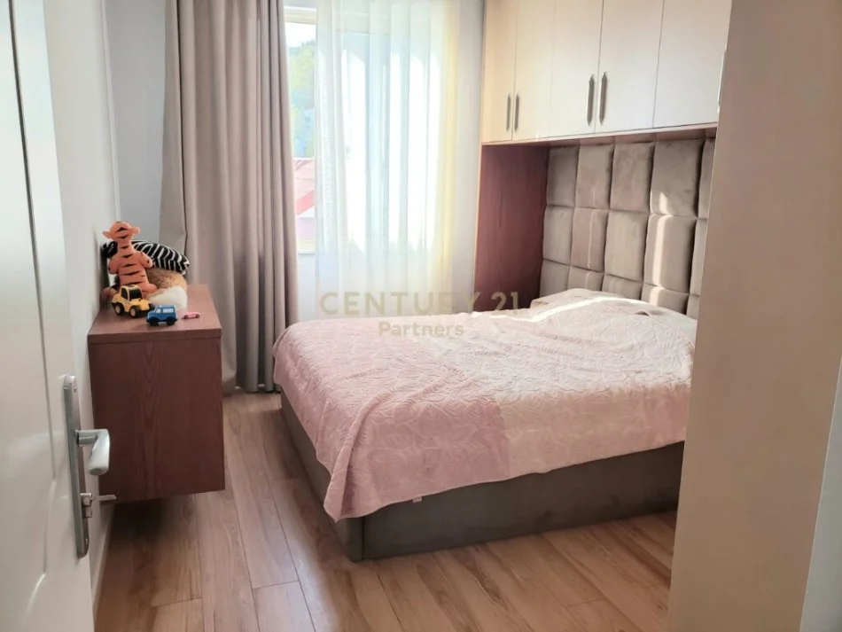 Tirane, shitet apartament 2+1+Ballkon Kati 6, 116 m² 115.000 € (Fresk, Rruga "Muhamet Deliu", stacioni parafundit i Porcelanit.)