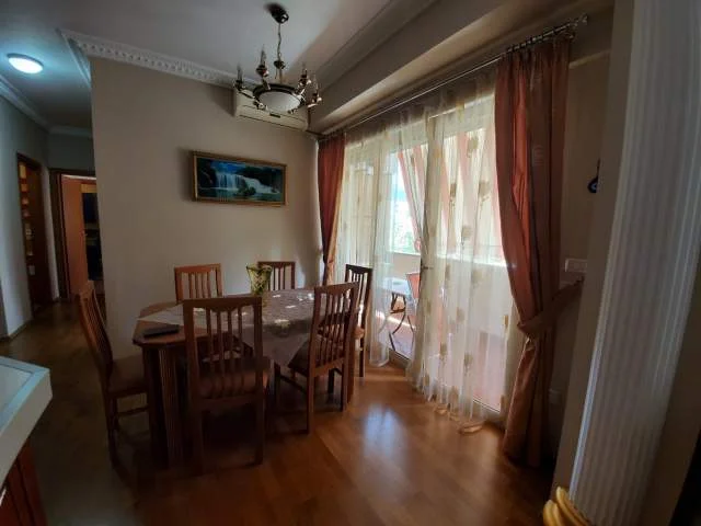 Tirane, jepet me qera apartament 2+1 Kati 3, 110 m² 800 Euro (Prokop Mima)