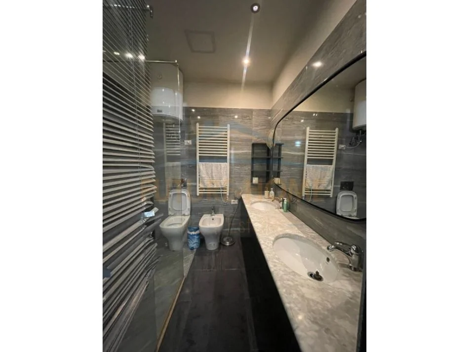 Tirane, jap me qera apartament 2+1+Ballkon Kati 4, 90 m² 1.000 € (liqeni thate)