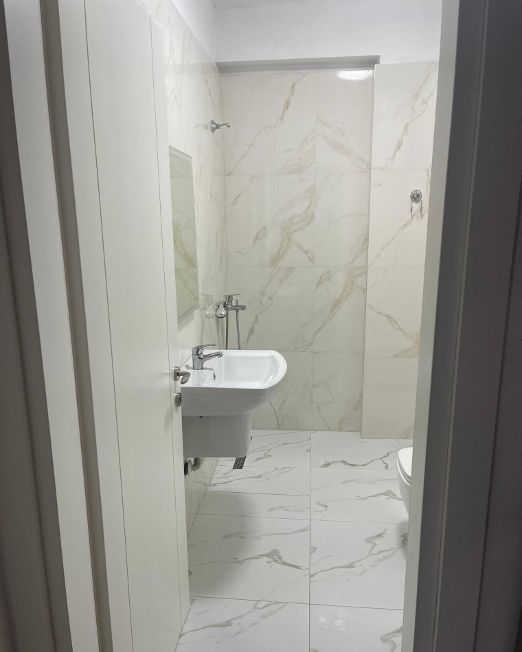 Tirane, jepet me qera apartament 1+1 Kati 1, 60 m² 500 € (Liqeni i Thate)
