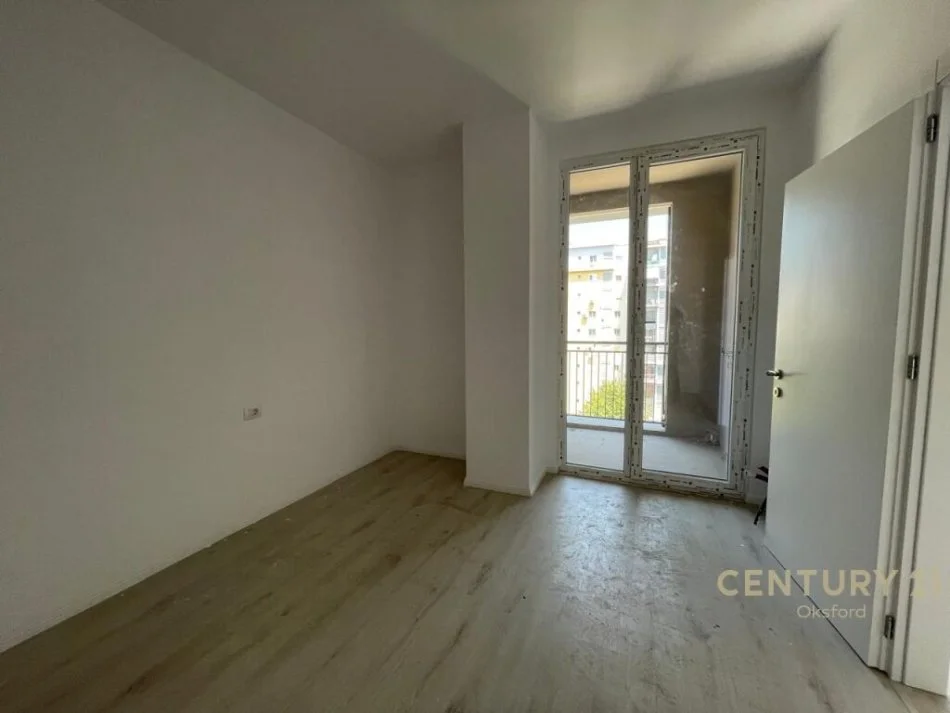 Tirane, shitet apartament 1+1+Ballkon Kati 5, 73 m² 124.100 € (Ish Fusha e Aviacionit)