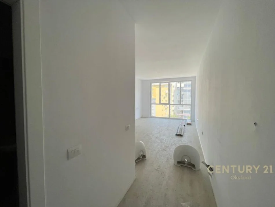 Tirane, shitet apartament 1+1+Ballkon Kati 5, 73 m² 124.100 € (Ish Fusha e Aviacionit)