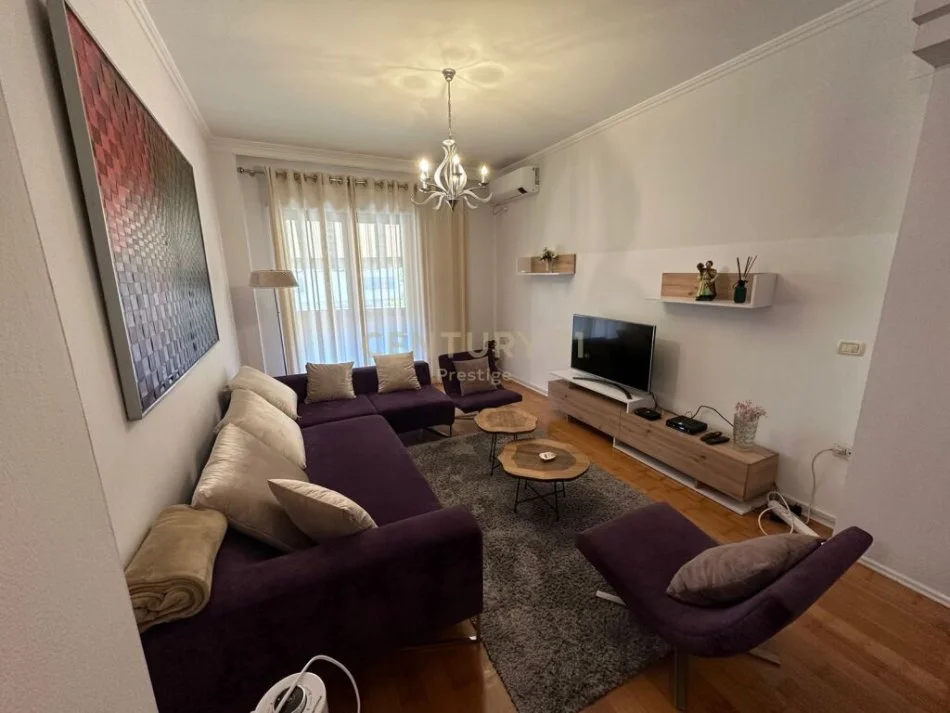 Tirane, jepet me qera apartament 1+1 Kati 1, 70 m² 1.000 € (Radio Televizioni Shqipetar)
