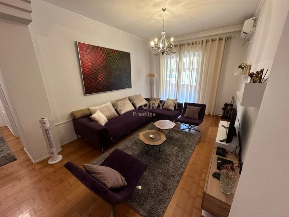 Tirane, jepet me qera apartament 2+1 Kati 1, 100 m² 1.000 € (rtsh)