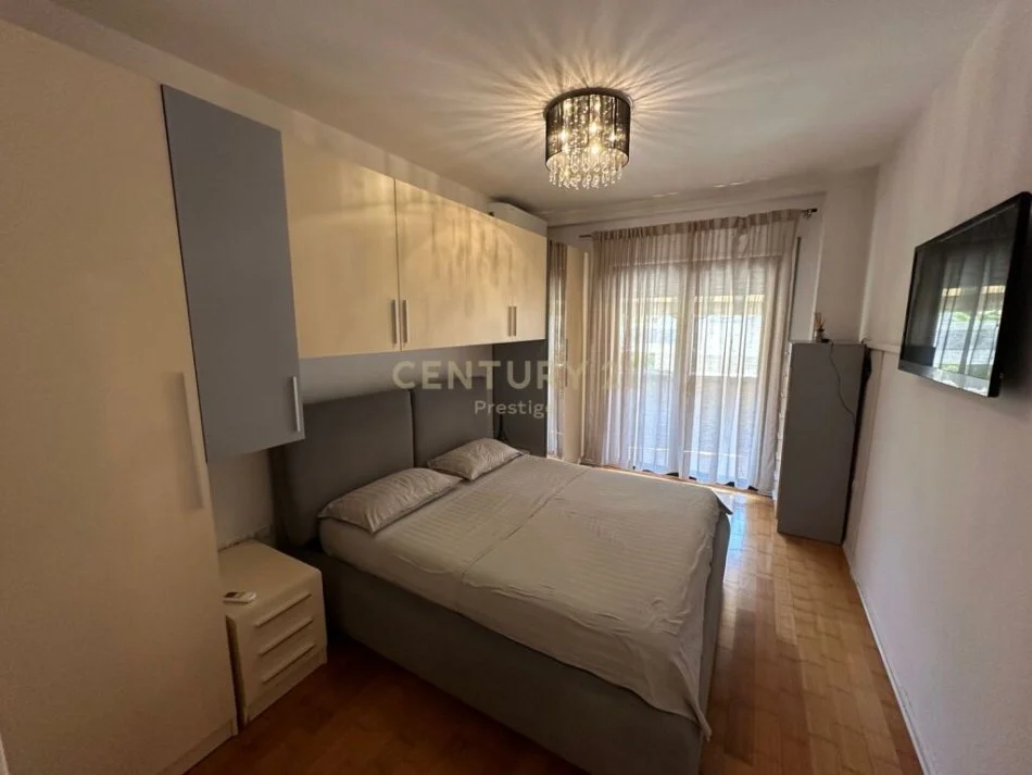 Tirane, jepet me qera apartament 2+1 Kati 1, 100 m² 1.000 € (rtsh)