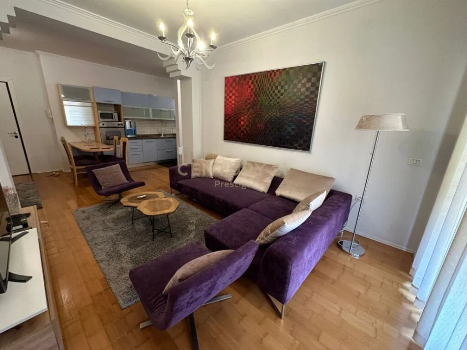 Tirane, jepet me qera apartament 1+1 Kati 1, 70 m² 1.000 € (Radio Televizioni Shqipetar)