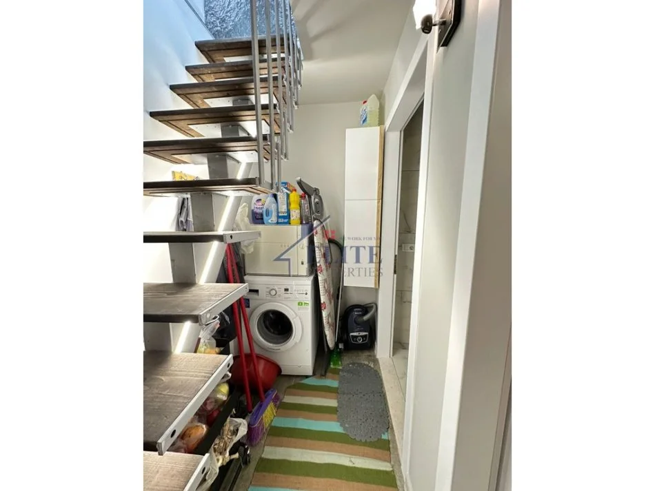 Tirane, jepet me qera apartament 1+1+Ballkon Kati 0, 60 m² 550 € (Shkolla e Kuqe)