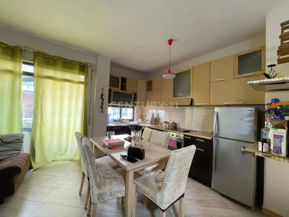Tirane, shitet apartament 1+1 Kati 7, 80 m² 80.000 € (Fresk)