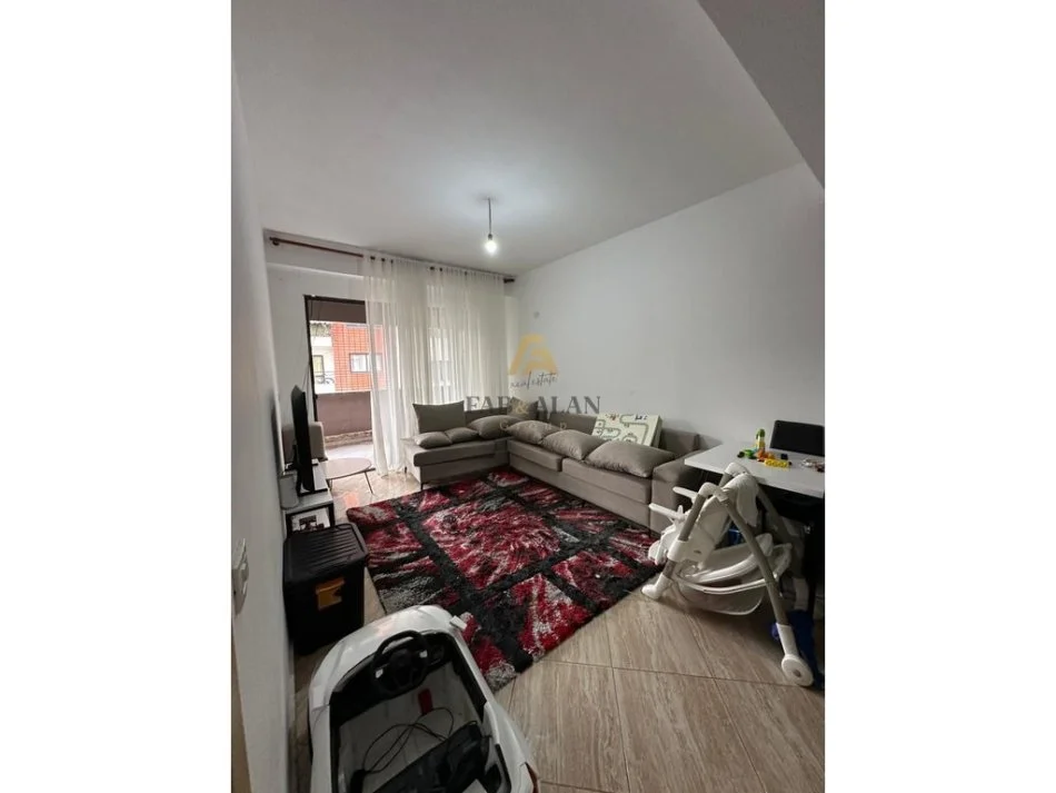 Tirane, shitet apartament 1+1 Kati 2, 77 m² 92.160 € (fabrika e miellit)