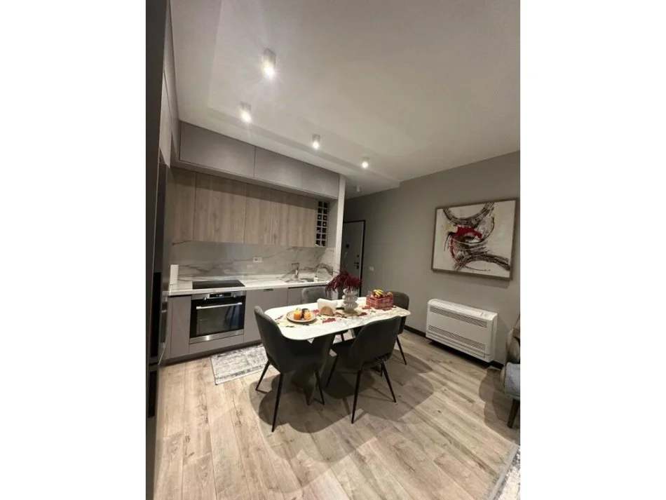 Tirane, jepet me qera apartament 2+1+Ballkon Kati 5, 95 m² 1.600 € (Rruga e kosovarve)