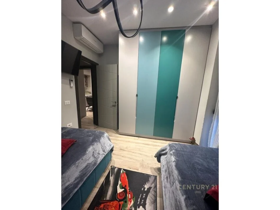 Tirane, jepet me qera apartament 2+1+Ballkon Kati 5, 95 m² 1.600 € (Rruga e kosovarve)