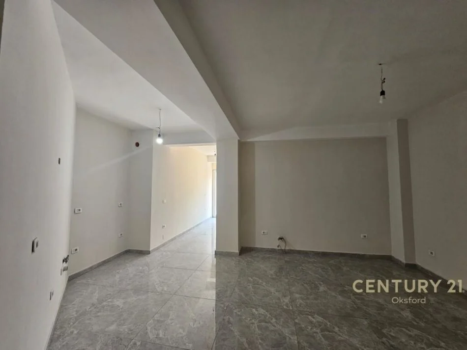 Tirane, jepet me qera ambjent biznesi Kati 2, 100 m² 700 € (Qender)