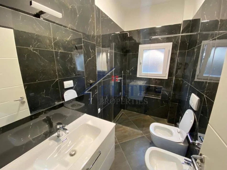 Tirane, jepet me qera apartament 2+1+Ballkon Kati 4, 70 m² 680 € (Bar Santa, Myslym Shyri)