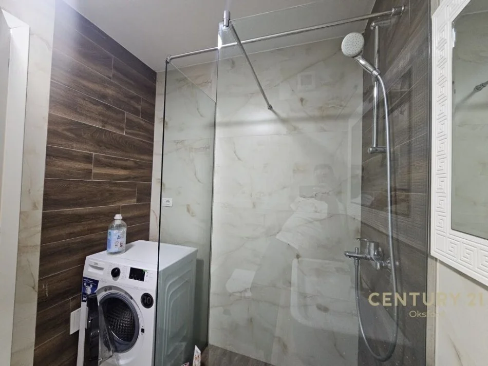 Tirane, jepet me qera apartament 2+1+Aneks+Ballkon Kati 2, 124 m² 800 € (kopshti botanik ,)