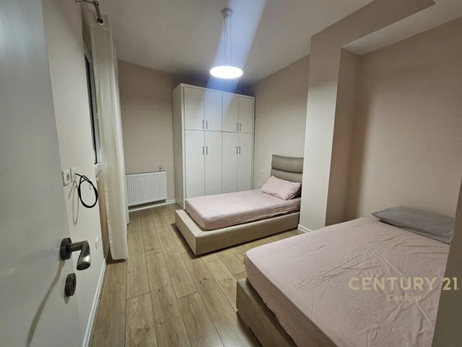 Tirane, jepet me qera apartament 2+1+Aneks+Ballkon Kati 2, 124 m² 800 € (kopshti botanik ,)