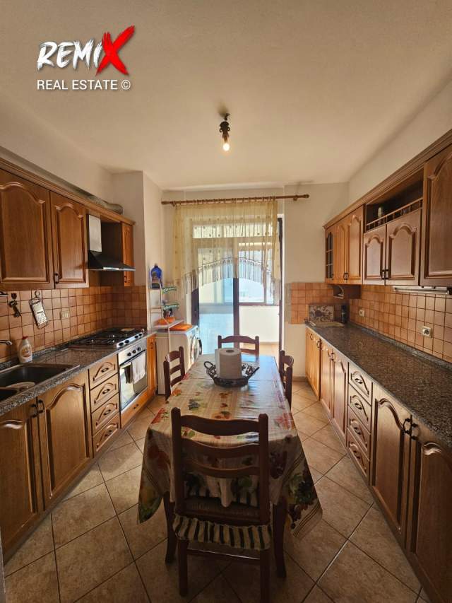 Durres, jepet me qera apartament 2+1+BLK Kati 12, 120 m² 400 Euro (rruga e portit)