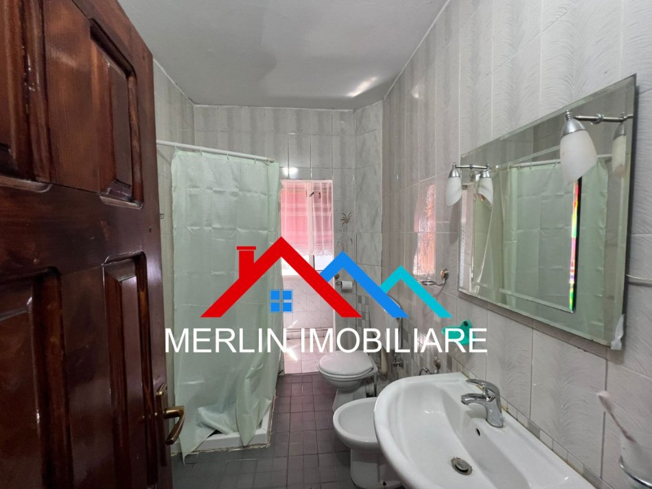 Tirane, jepet me qera apartament 2+1+Ballkon Kati 5, 67 m² 450 € (RRUGA NDRE MJEDA)