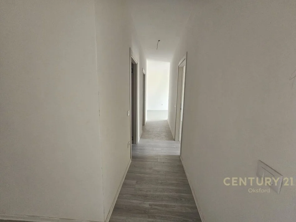 Tirane, shitet 2+1 Kati 7, 109 m² 141.000 € (unaza e re astir)