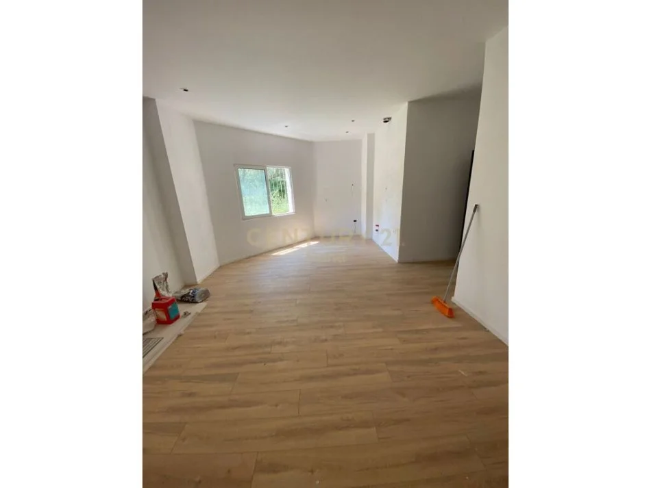 Tirane, shitet apartament 2+1 Kati 1, 60 m² 75.000 € (rruga e Djtit)