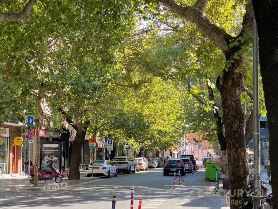 𝐓𝐢𝐫𝐚𝐧𝐞, 𝐣𝐞𝐩𝐞𝐭 𝐦𝐞 𝐪𝐞𝐫𝐚 𝐚𝐦𝐛𝐣𝐞𝐧𝐭 𝐛𝐢𝐳𝐧𝐞𝐬𝐢 𝐊𝐚𝐭𝐢 𝟎, 𝟕𝟓 𝐦² 𝟐.𝟎𝟎𝟎 € (𝐌𝐲𝐬𝐥𝐲𝐦 𝐒𝐡𝐲𝐫𝐢)