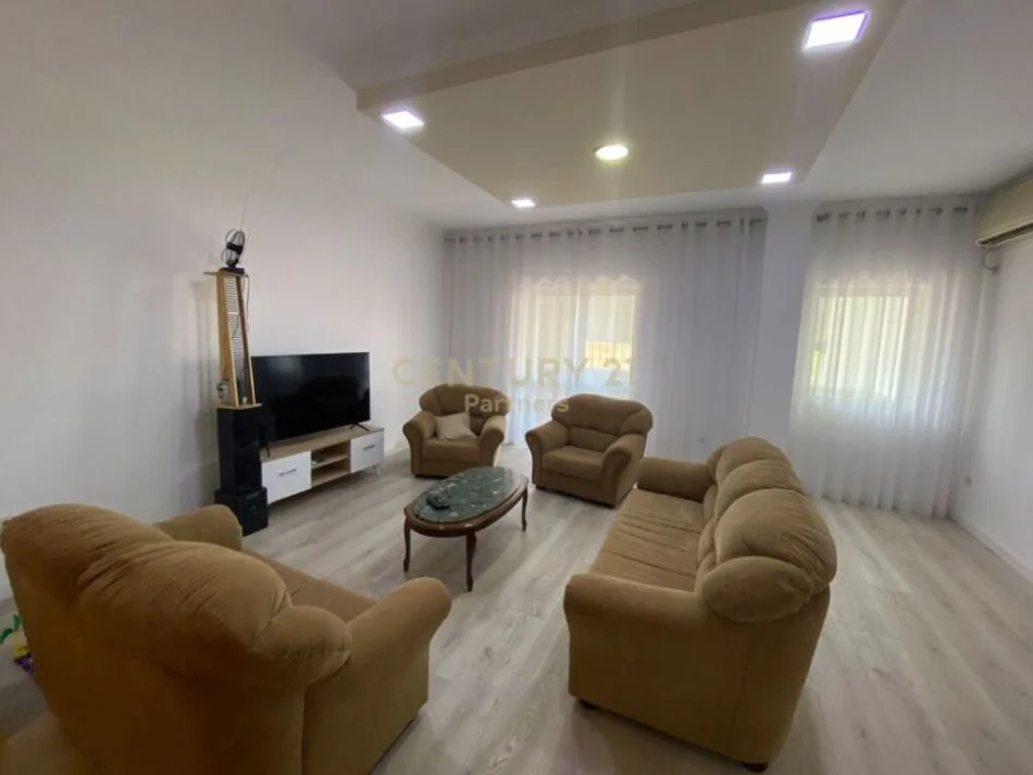 Tirane, jap me qera apartament 3+1 Kati 2, 156 m² 600 € (Gjimnazi Cajupi, afer me QSUT)