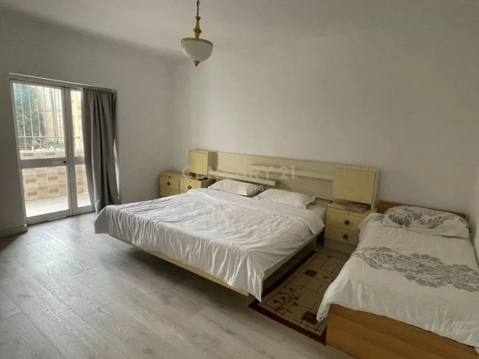 Tirane, jepet me qera apartament 2+1 Kati 2, 156 m² 600 € (gjimnazi cajupi)