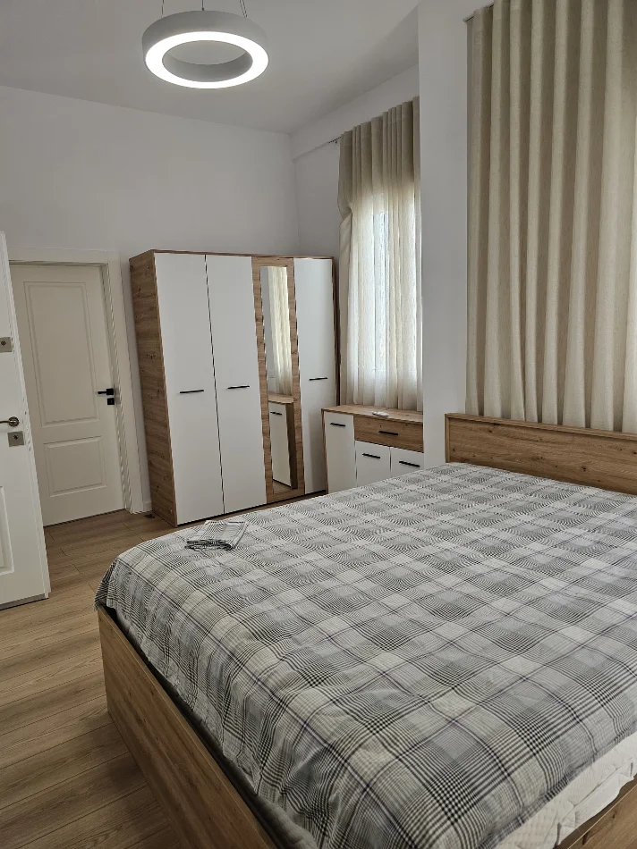 Tirane, jepet me qera Vile 3 Katshe , 170 m² 2.500 € (Vila Lule,TEG)