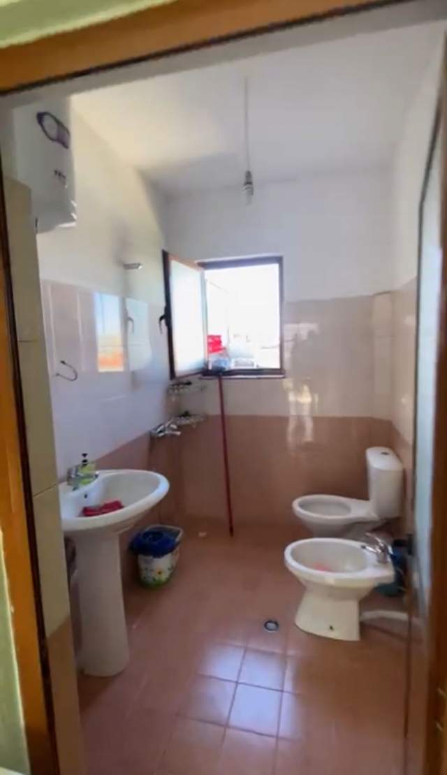 Tirane, jepet me qera shtepi 2+1 Kati 2, 90 m² 30.000 Leke (rruga Burgut)