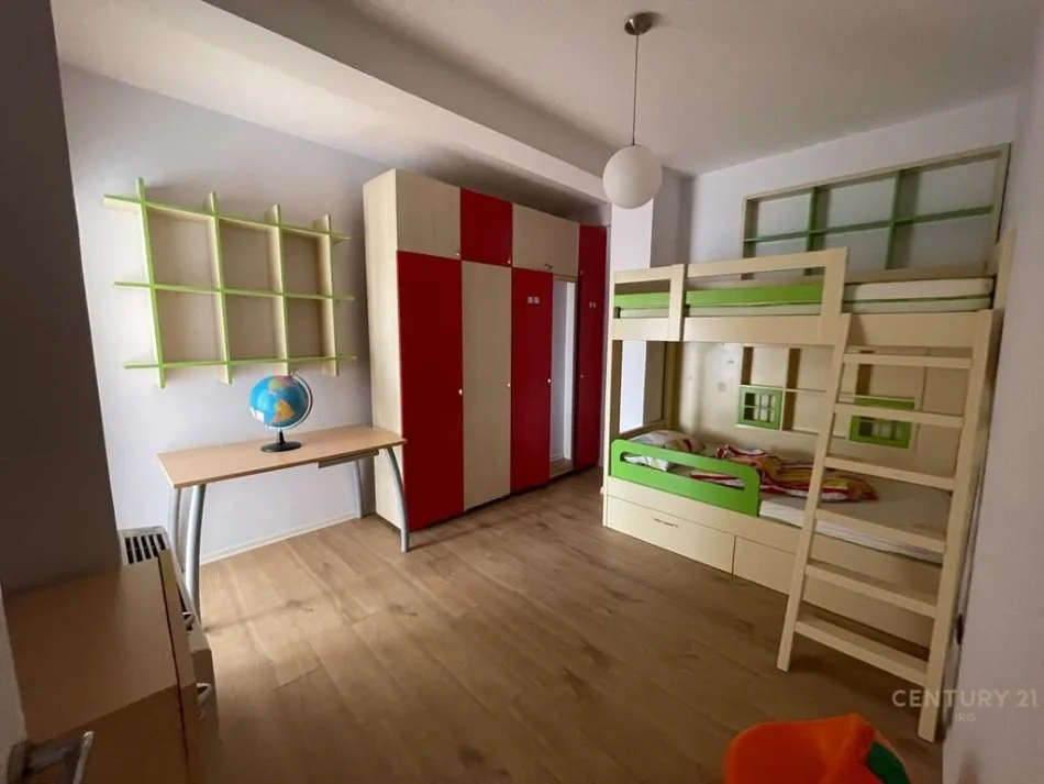 Tirane, jap me qera apartament 2+1 Kati 8, 100 m² 850 € (Rruga e Kavajes)