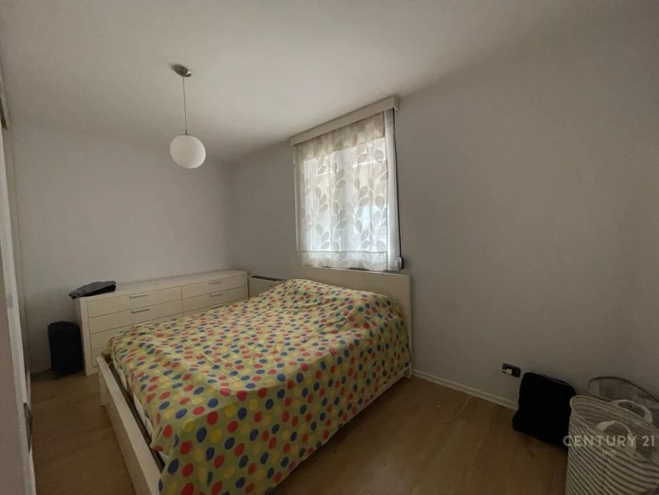 Tirane, jap me qera apartament 2+1 Kati 8, 100 m² 850 € (Rruga e Kavajes)