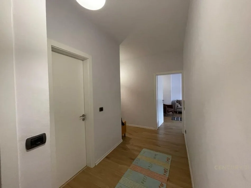 Tirane, jap me qera apartament 2+1 Kati 8, 100 m² 850 € (Rruga e Kavajes)