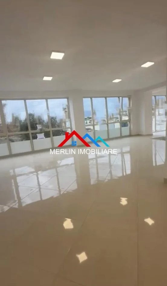 Tirane, jepet me qera ambjent biznesi Kati 2, 260 m² 2.500 € (BULEVARDI I RI)