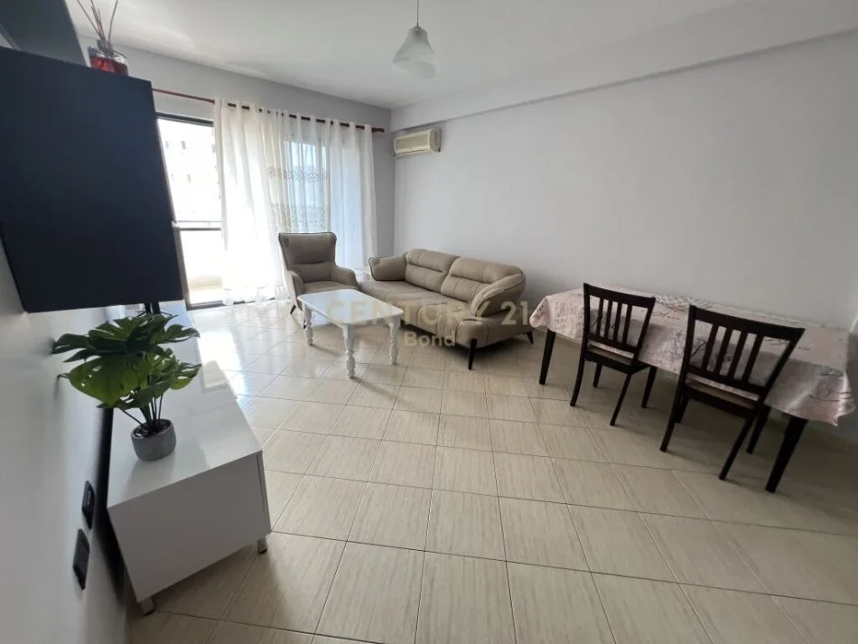 Tirane, jepet me qera apartament 2+1 Kati 7, 110 m² 700 € (komuna e parisit)