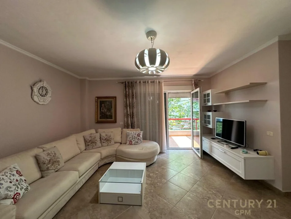 Tirane, jap me qera apartament 2+1+Ballkon Kati 1, 115 m² 800 € (Liqeni i Thate)