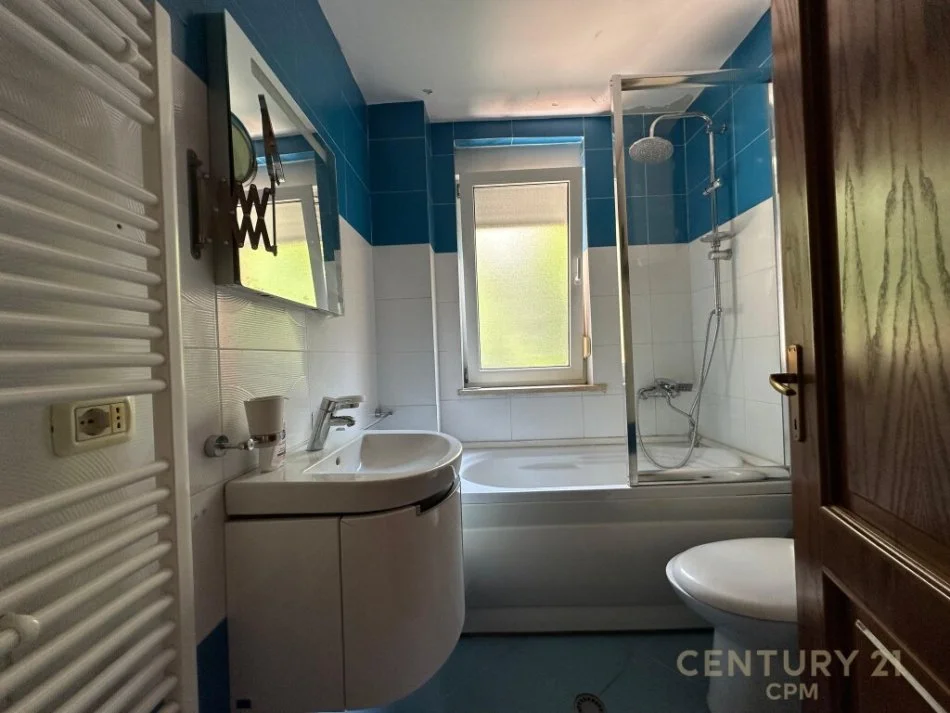 Tirane, jap me qera apartament 2+1+Ballkon Kati 1, 115 m² 800 € (Liqeni i Thate)