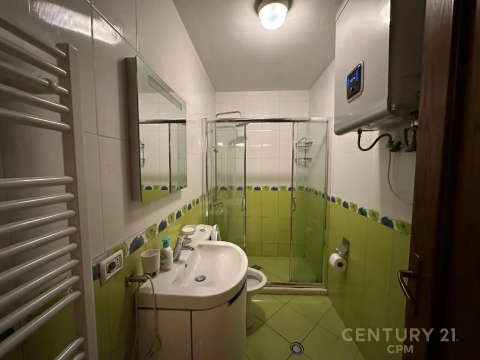 Tirane, jap me qera apartament 2+1+Ballkon Kati 1, 115 m² 800 € (Liqeni i Thate)