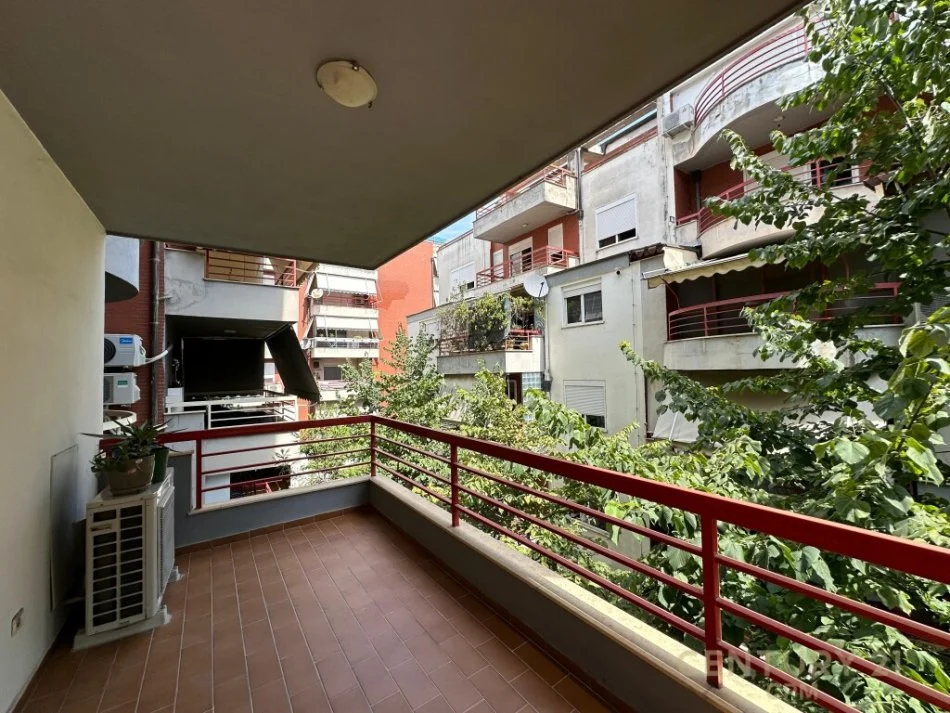Tirane, jap me qera apartament 2+1+Ballkon Kati 1, 115 m² 800 € (Liqeni i Thate)