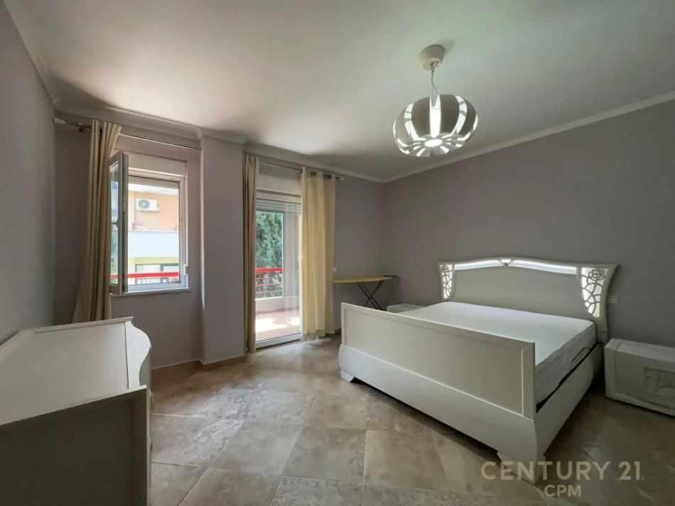 Tirane, jepet me qera apartament 2+1+Aneks+Ballkon , 115 m² 800 € (Kompleksi Kolombo)