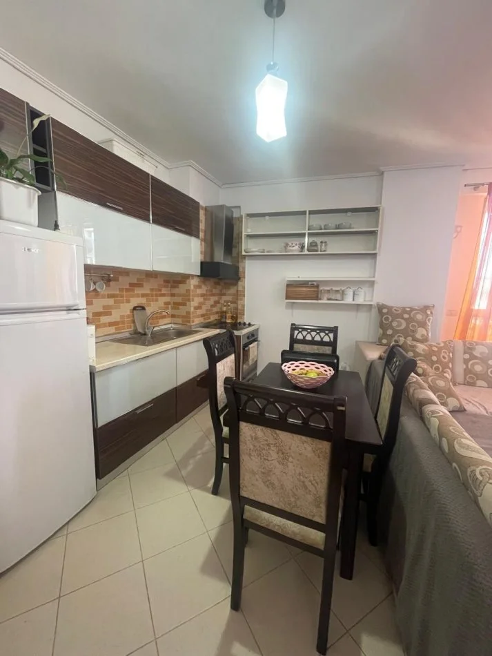 Tirane, jepet me qera apartament 2+1+Ballkon Kati 8, 68 m² 400 € 