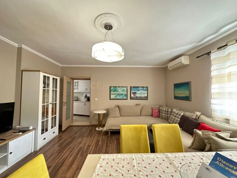 Tirane, jap me qera apartament 2+1 Kati 3, 80 m² 700 € (Pazari i Ri)