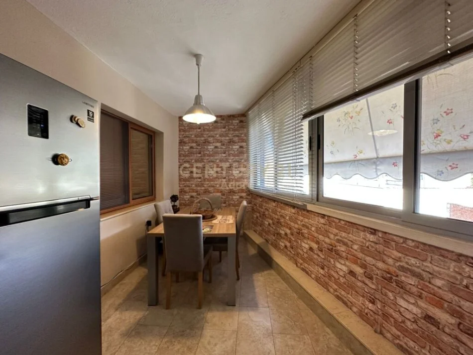 Tirane, jap me qera apartament 2+1 Kati 3, 80 m² 700 € (Pazari i Ri)
