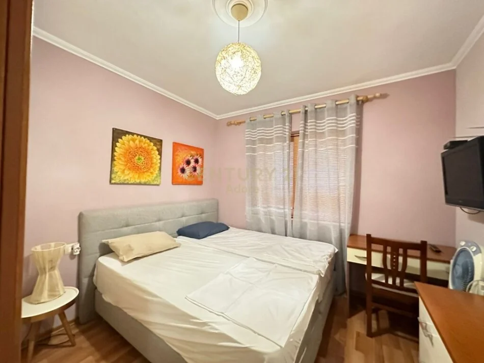 Tirane, jap me qera apartament 2+1 Kati 3, 80 m² 700 € (Pazari i Ri)