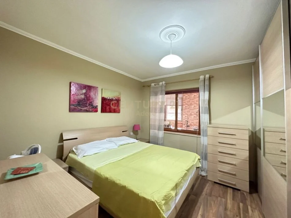 Tirane, jap me qera apartament 2+1 Kati 3, 80 m² 700 € (Pazari i Ri)