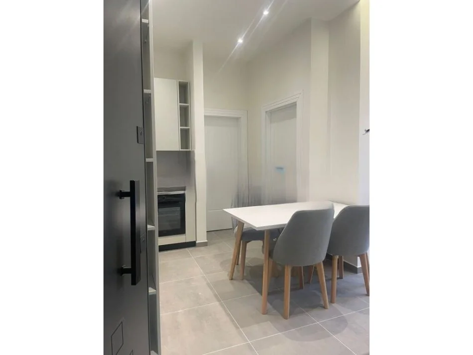 Tirane, jepet me qera apartament 1+1 Kati 4, 70 m² 500 € 