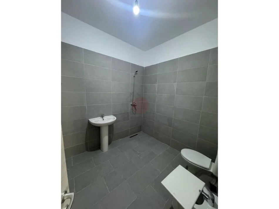Tirane, shitet 2+1+Ballkon , 128 m² 102.000 € 