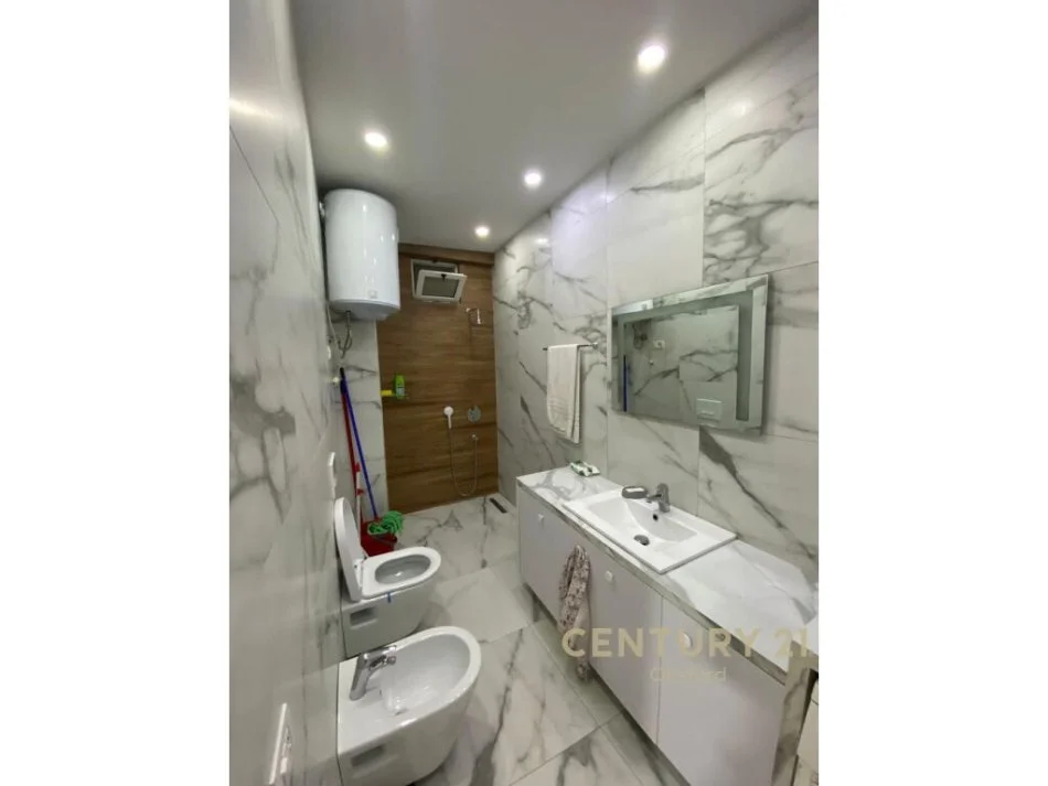 Tirane, jepet me qera apartament 1+1+Aneks+Ballkon Kati 1, 76 m² 400 € (yzberish)