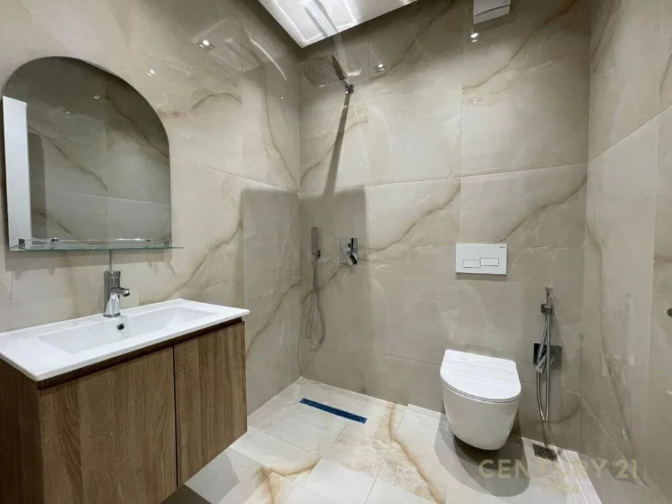 Tirane, shitet apartament 2+1 Kati 2, 121 m² 210.000 € (Kopeshti botanik)