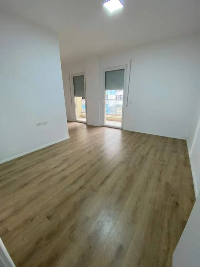 Super mundesi ....Tirane, jepet me qera apartament 3+1 Kati 1, 128 m² 450 Euro (Don Bosko)