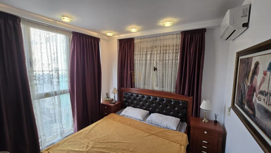 Tirane, jepet me qera apartament duplex Dublex Kati 5, 950 € 